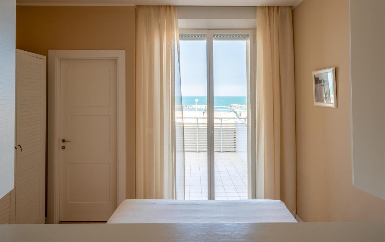 Hotel Bristol Католика Екстериор снимка