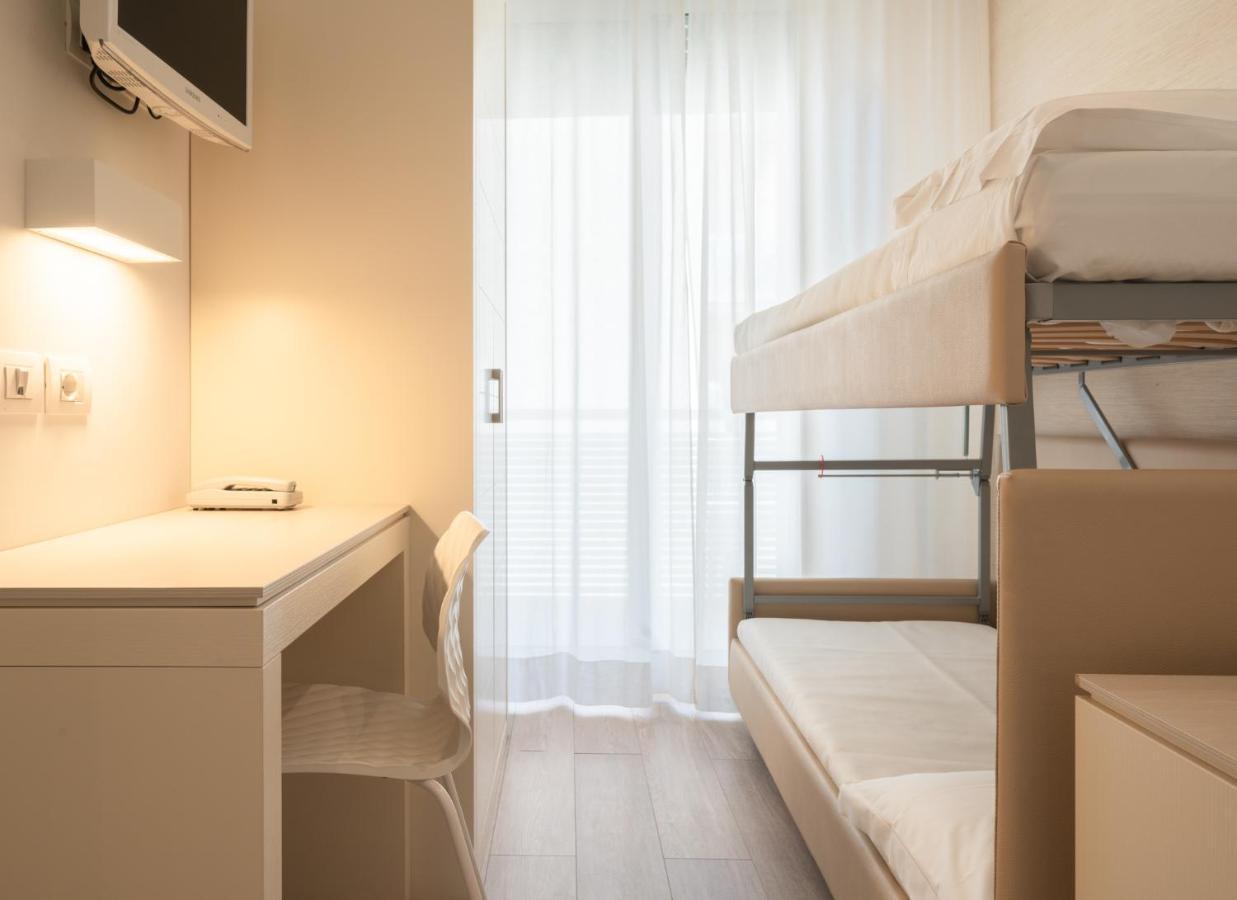 Hotel Bristol Католика Екстериор снимка