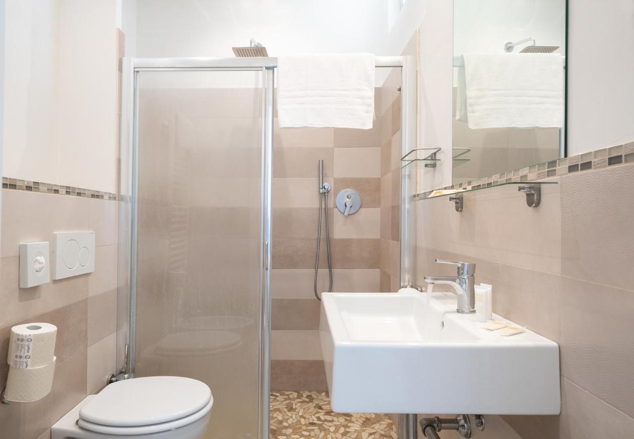 Hotel Bristol Католика Екстериор снимка
