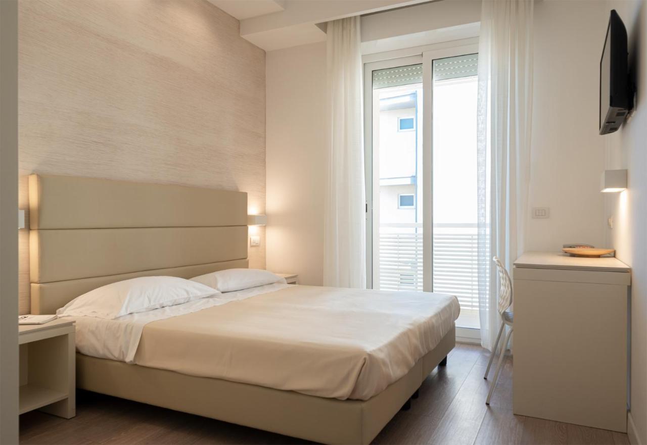 Hotel Bristol Католика Екстериор снимка