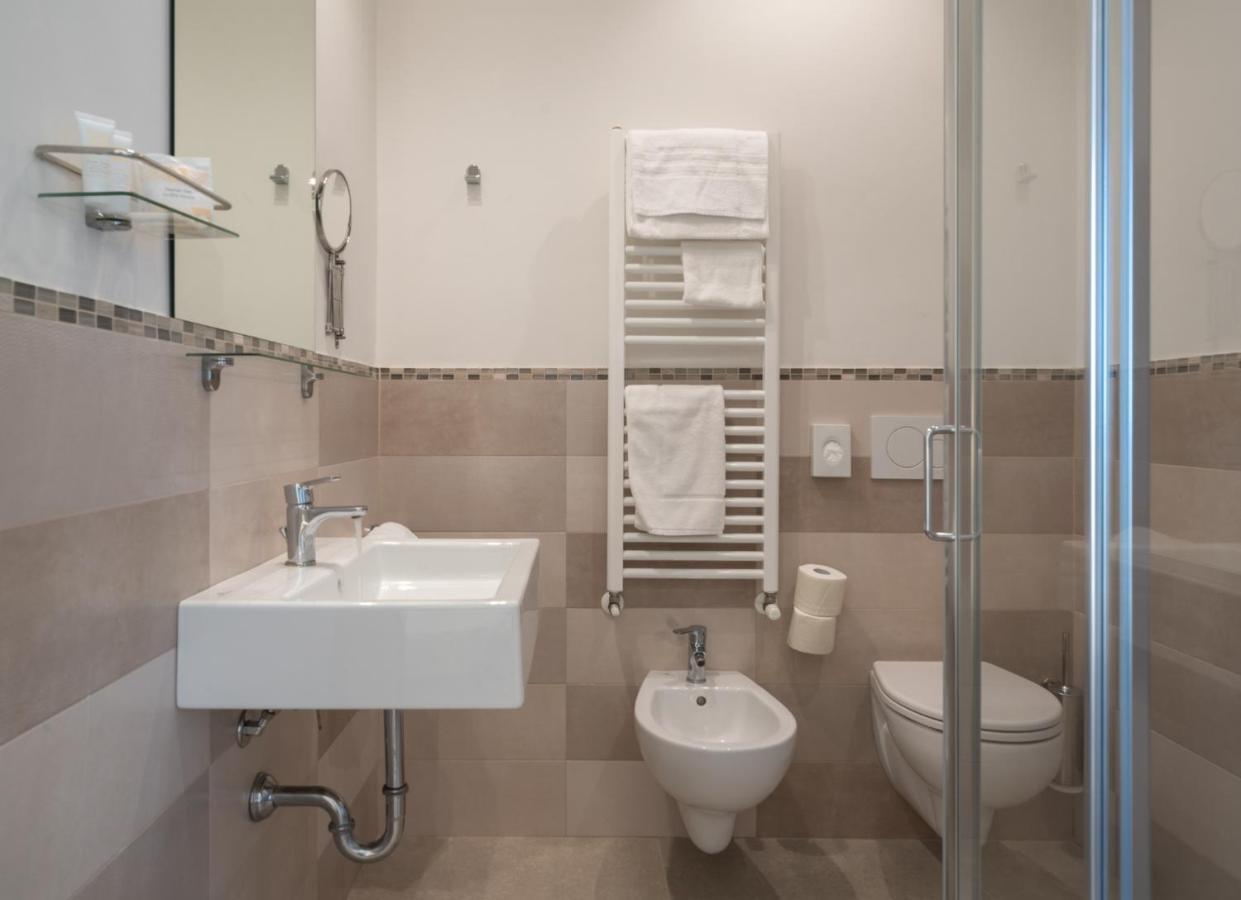 Hotel Bristol Католика Екстериор снимка