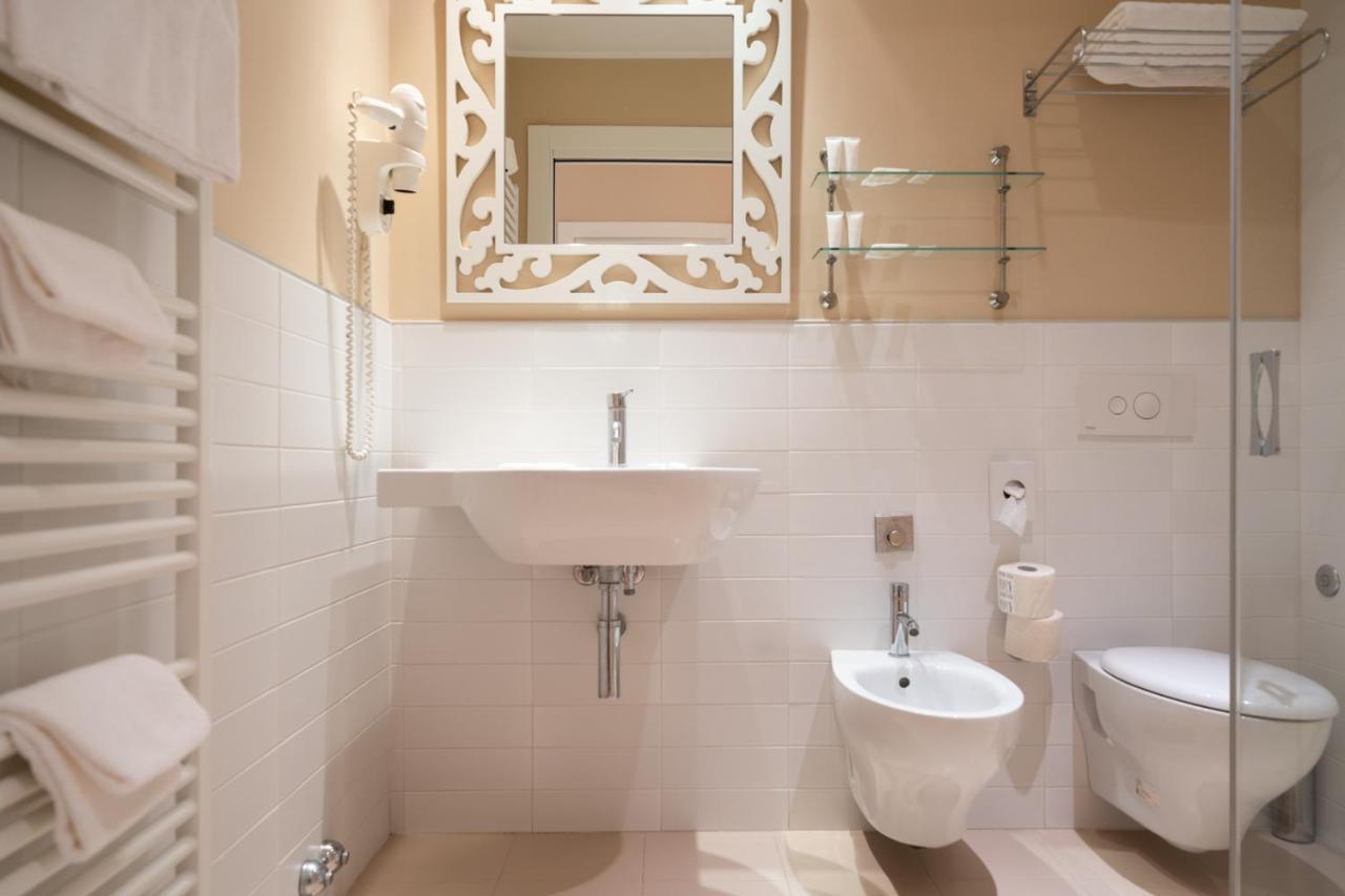 Hotel Bristol Католика Екстериор снимка