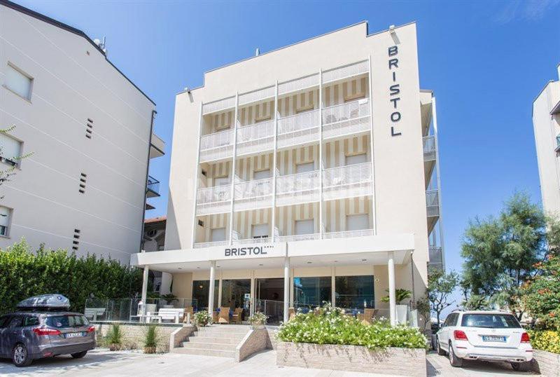 Hotel Bristol Католика Екстериор снимка