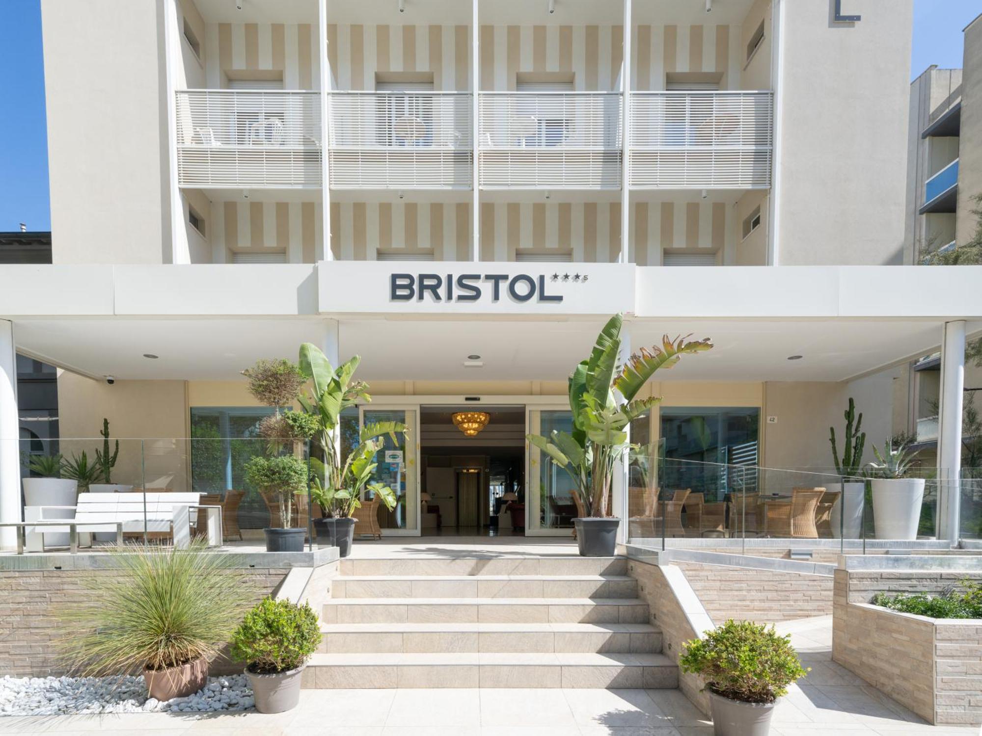 Hotel Bristol Католика Екстериор снимка