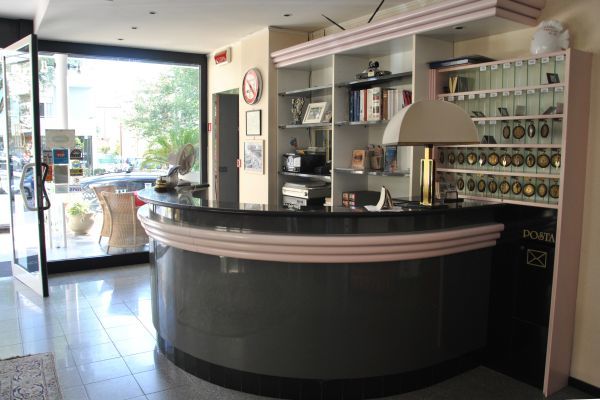 Hotel Bristol Католика Екстериор снимка