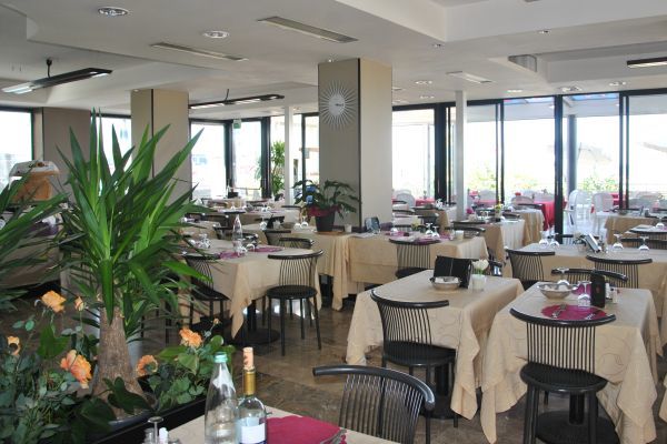 Hotel Bristol Католика Екстериор снимка