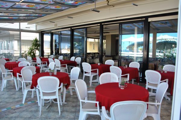 Hotel Bristol Католика Екстериор снимка