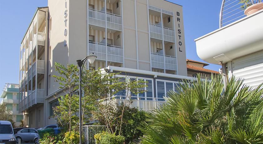 Hotel Bristol Католика Екстериор снимка