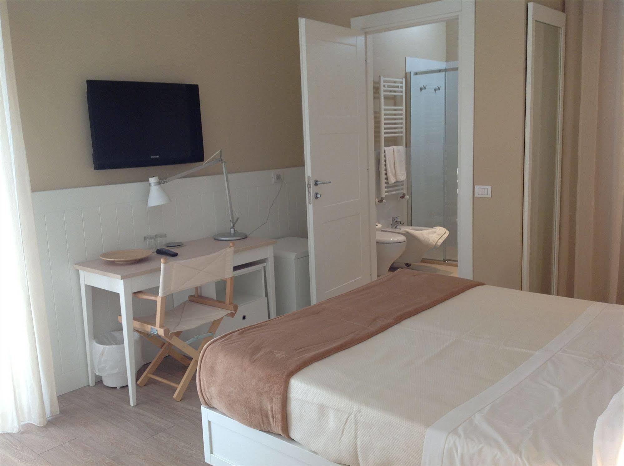Hotel Bristol Католика Екстериор снимка