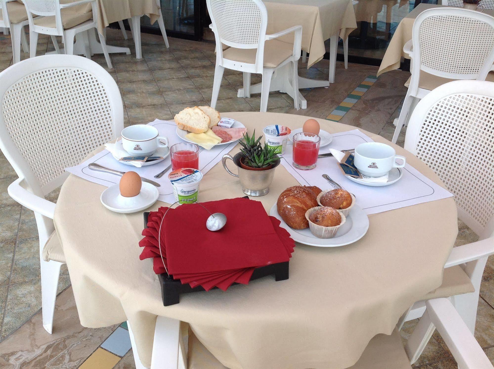 Hotel Bristol Католика Екстериор снимка