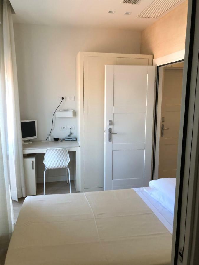Hotel Bristol Католика Екстериор снимка