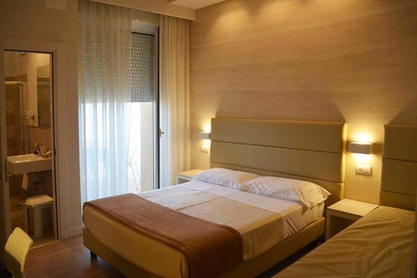 Hotel Bristol Католика Екстериор снимка