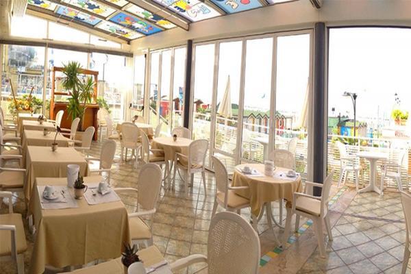 Hotel Bristol Католика Екстериор снимка
